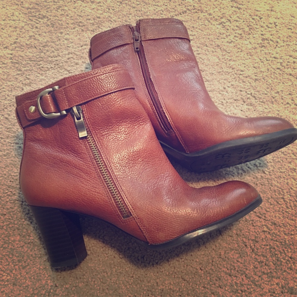 Naturalizer Beautiful Leather Booties!!!!
